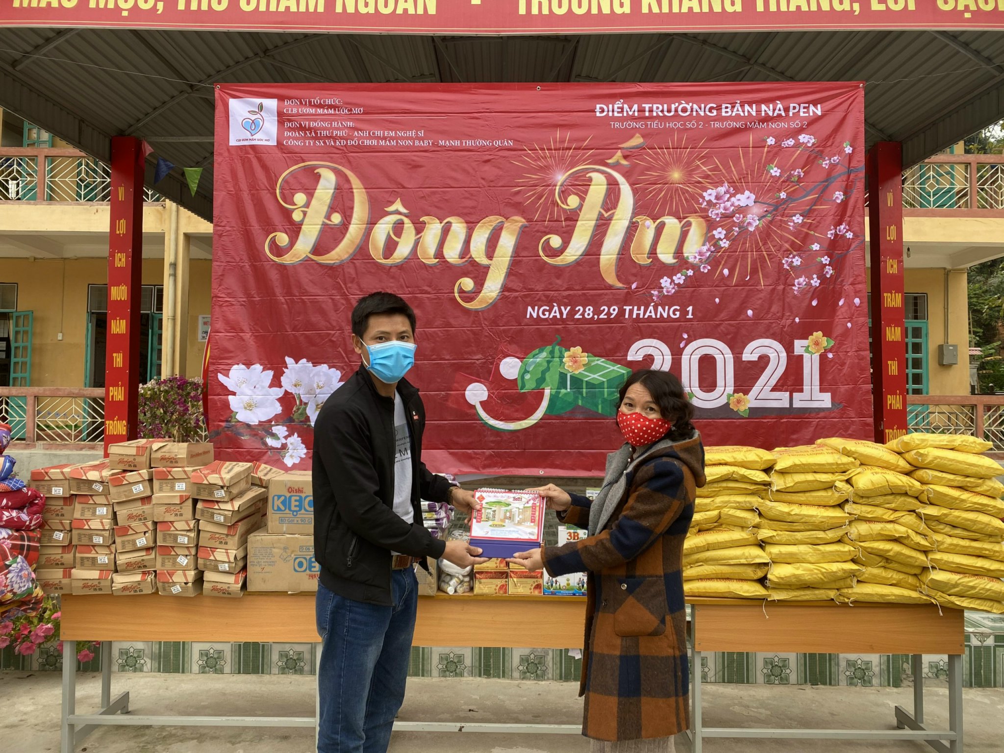 BABY cùng đội thiện nguyện ủng hộ các bé vùng sâu vùng xa Điện Biên